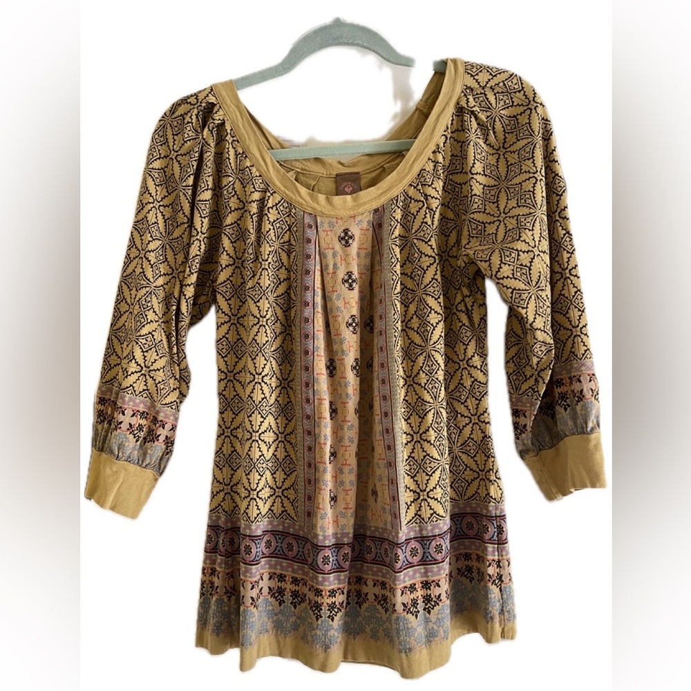 Language boho 3/4 sleeve printed top.